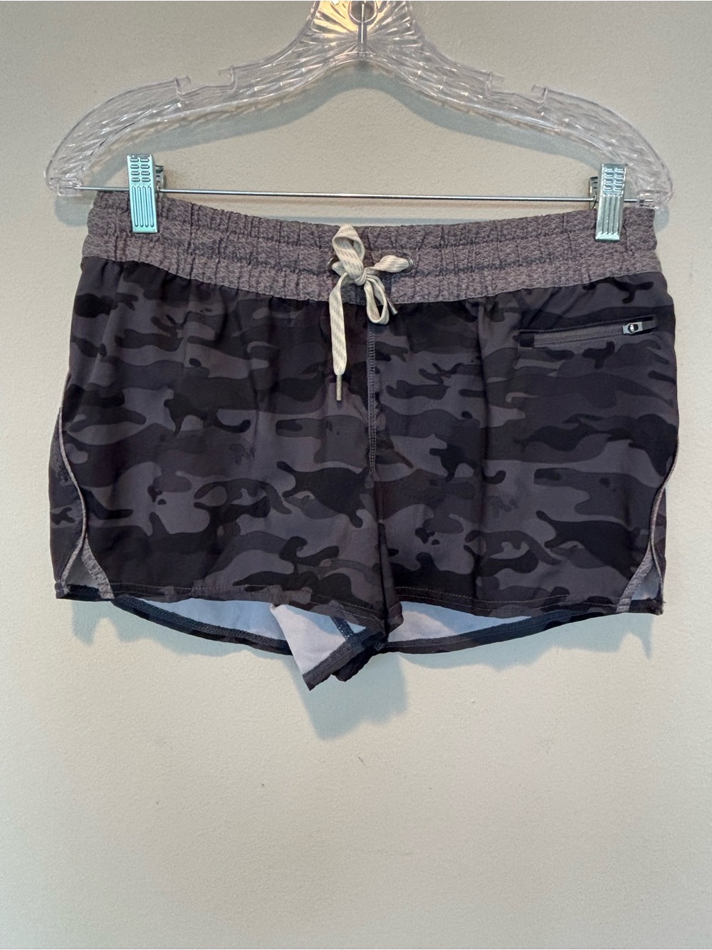 Vuori Women’s Gray Black Camo Athletic Shorts